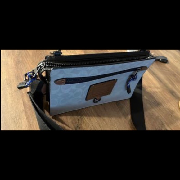 Coach Original
Good for events.Fashion.Somewhat reflectorized
Fixed price. - Picture 3 of 3